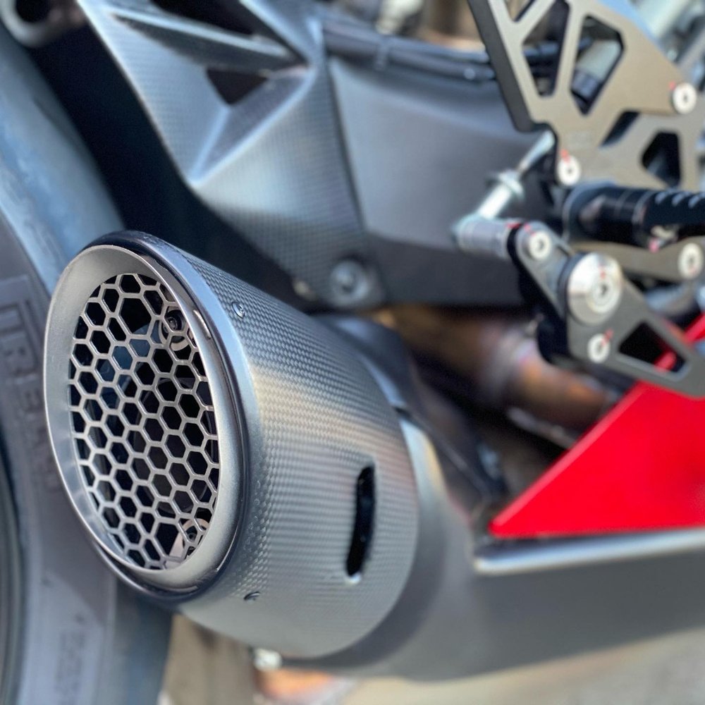 Ducati Panigale V2 Auspuffabdeckung aus Carbon und Titan Ducati Saarland Moto Mondiale